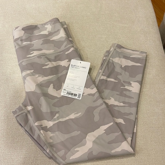 Athleta Pants - NWT Athleta Elation Camo 7/8 Tight